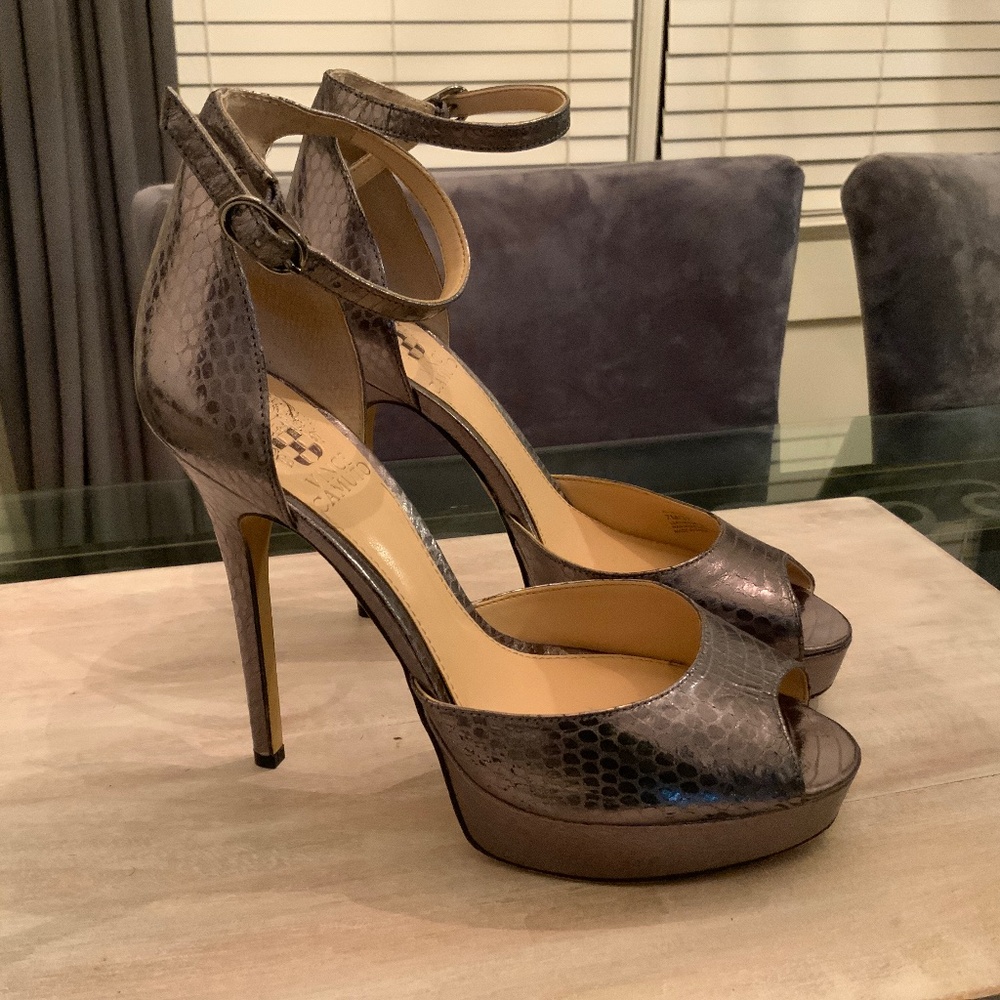 Vince Camuto Size 7 Leather Silver platform pumps